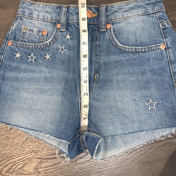 H&M x Coachella Daydreamer Star Denim Shorts Size 2 - Picture 13 of 16